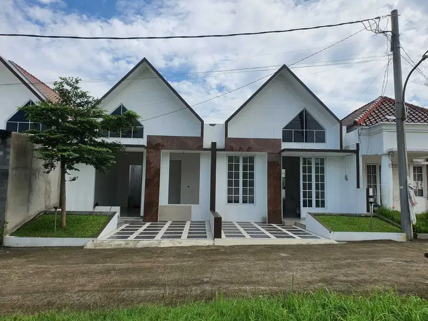 BOOKING FEE HANYA 500RB ! RUMAH CANTIK SIAP HUNI DEKAT STADION PAKAN S