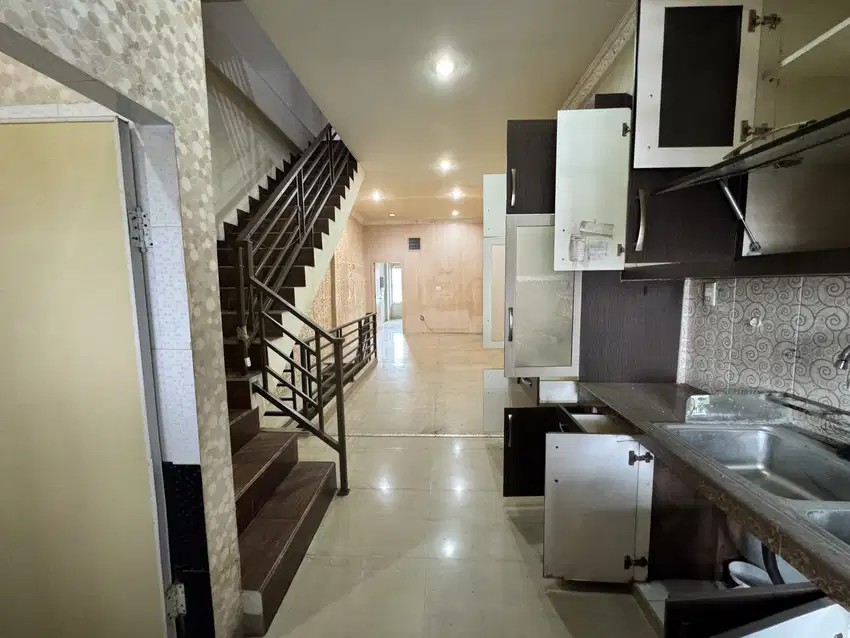RUMAH TOWNHOUSE SETIA JADI ORLANDO NEGO HABIS KONDISI BAGUS