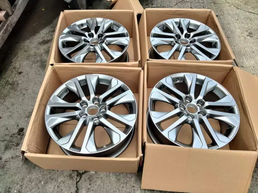 velg original innova zenix r18 modelista