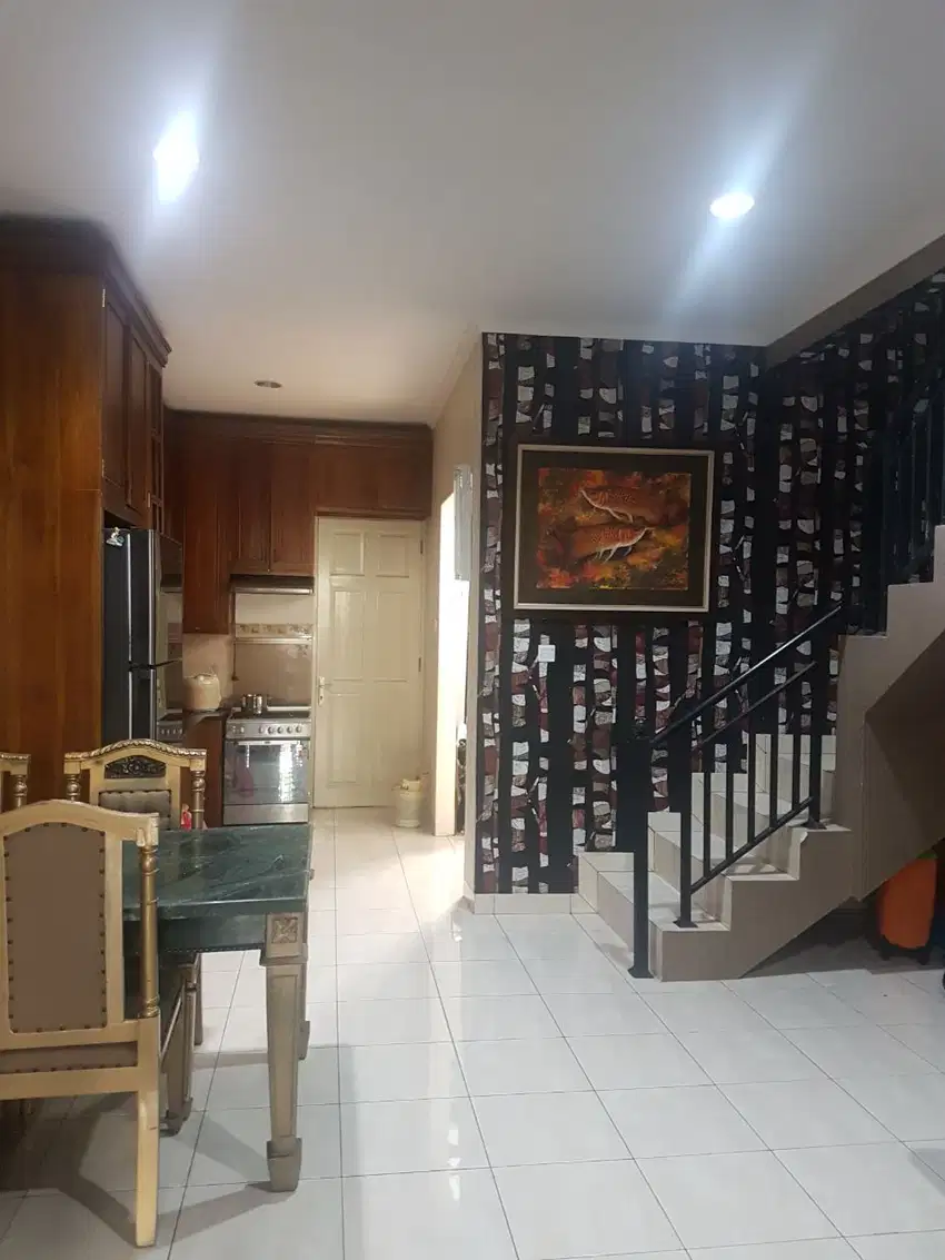 Rumah 2 lantai sudah renovasi di Jual di Jakarta Barat