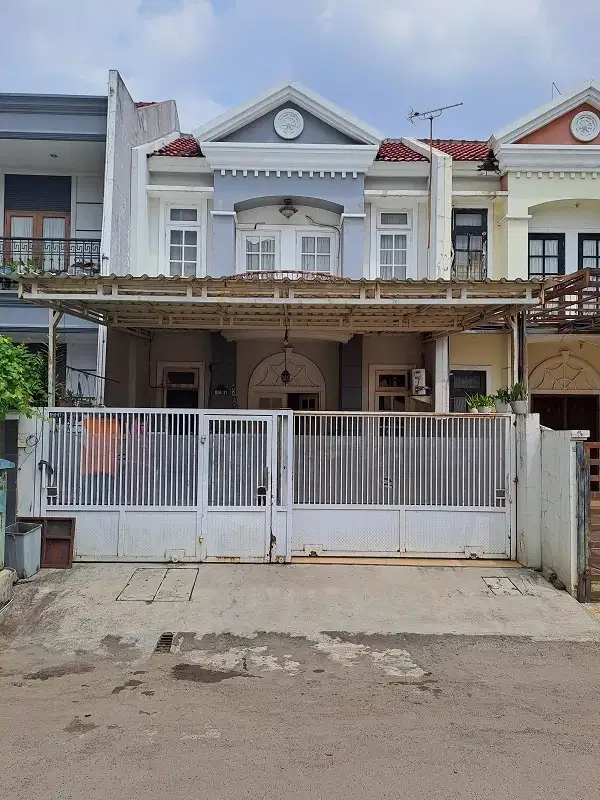 Dijual Rumah Sudah Direnovasi, Timur, di Cluster Banjar Wijaya