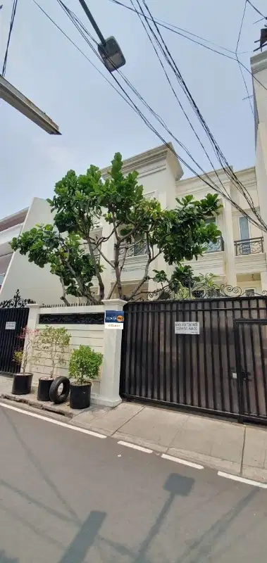 RUMAH MEWAH DI PUSAT KOTA KEBON KACANG JAKARTA PUSAT