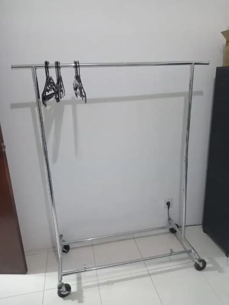 Hanger besi 105 x 156