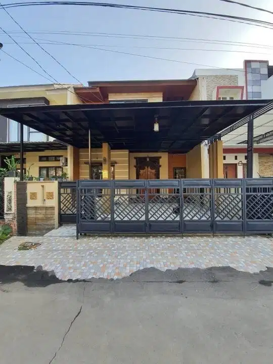 Rumah 2 Lantai Luas 105m2 dgn 4 Kamar Tidur di Jatinegara Indah