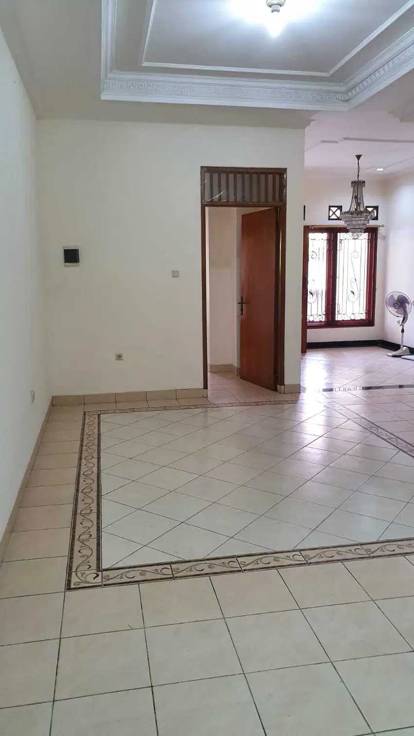 Rumah Rapih 2 Lantai di Sewakan di Kelapa Gading