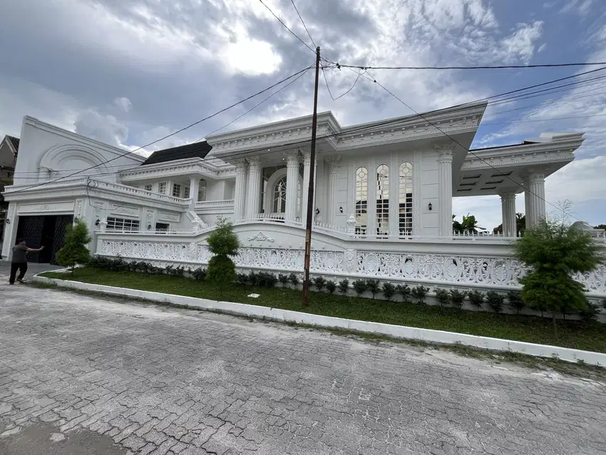 Dijual Rumah Mewah di Jalan Soekarno Hatta Pekanbaru Riau