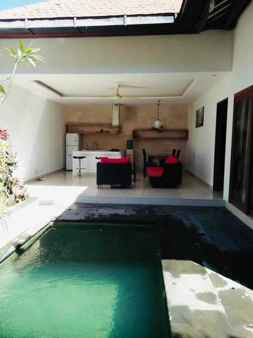 Dijual villa lantai 1 lokasi kerobokan