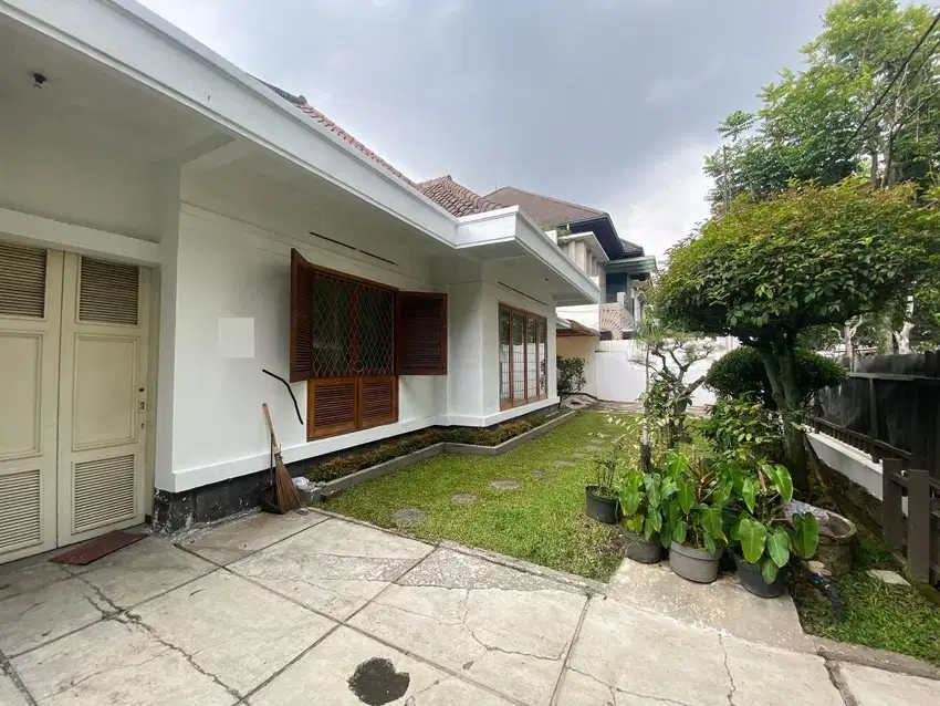 Dijual Rumah Klasik Terawat Best Location Sayap Gatsu Sayap Burangrang