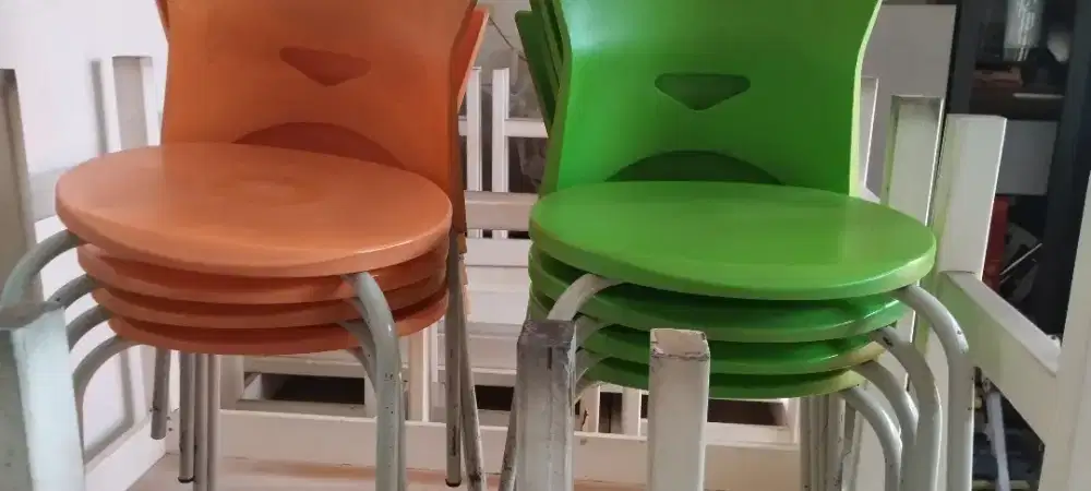 Kursi sandar plastik