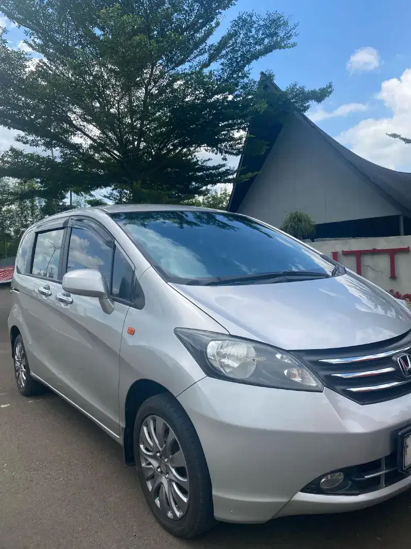Honda Freed SD AT 2012 silver plat F Kab Genap