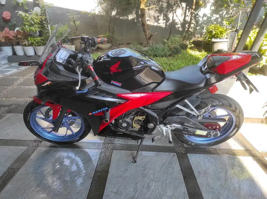 cbr 150 tahun 2018 keadaan sehat semua lengkap