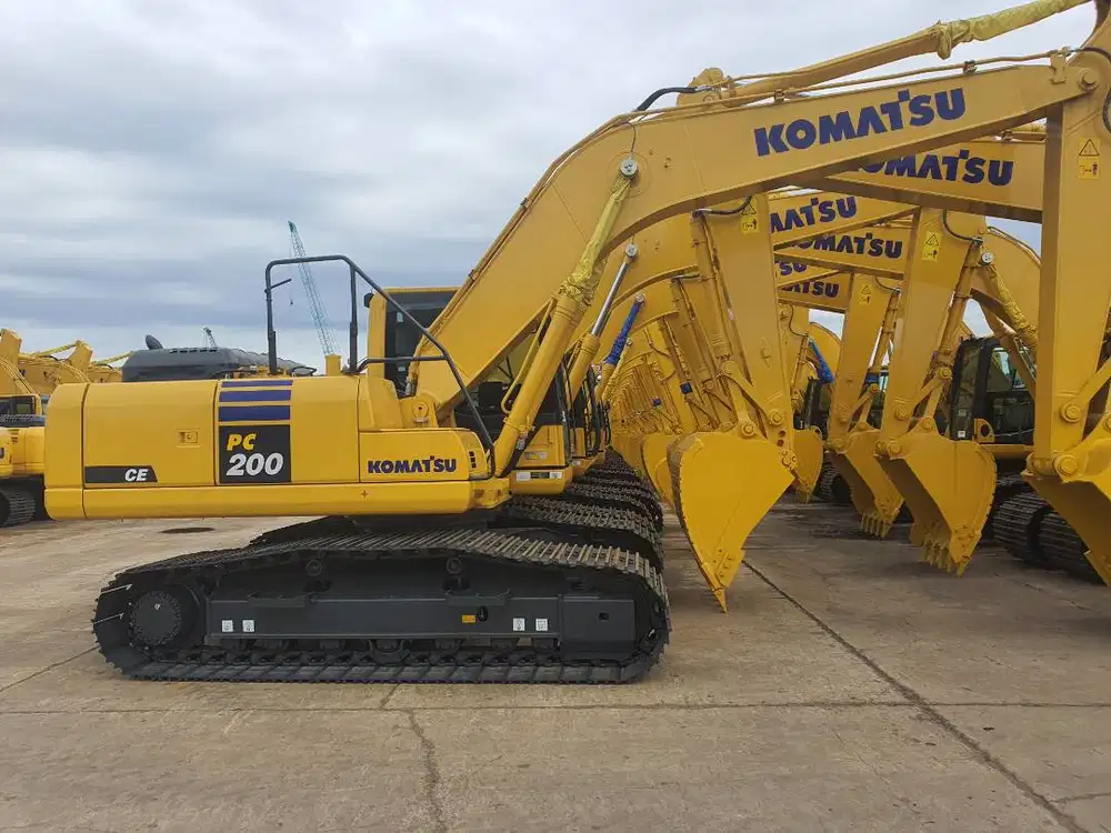 EXCAVATOR KOMATSU PC200 KONDISI BARU