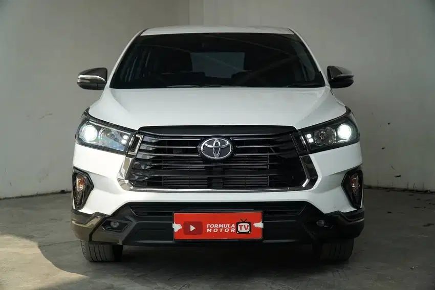 Toyota innova Venturer diesel AT 2021 Putih
