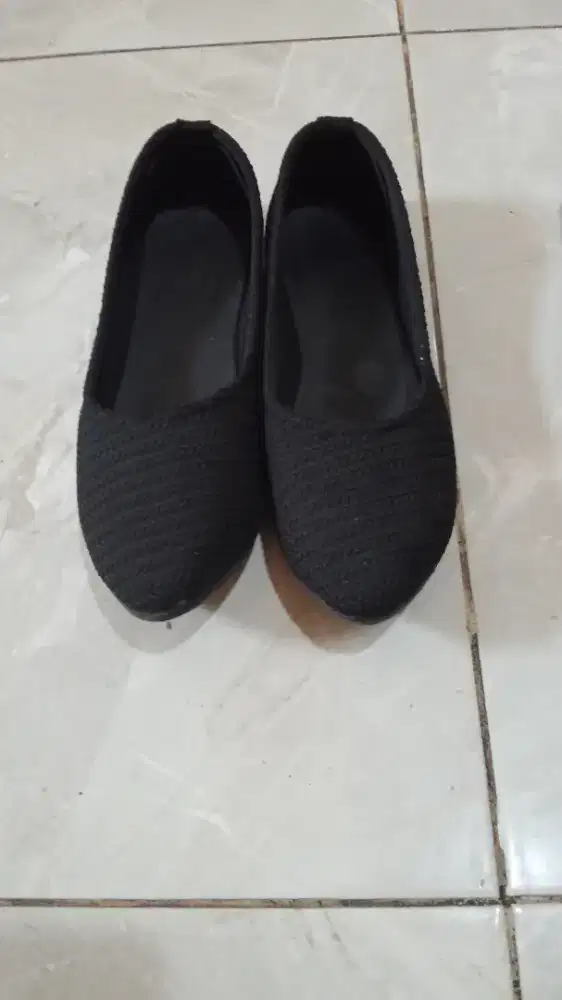 Sepatu sandal wanita