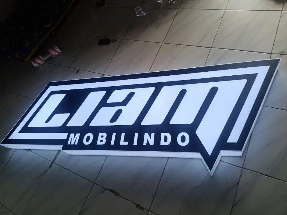 Neonbox bentuk costum