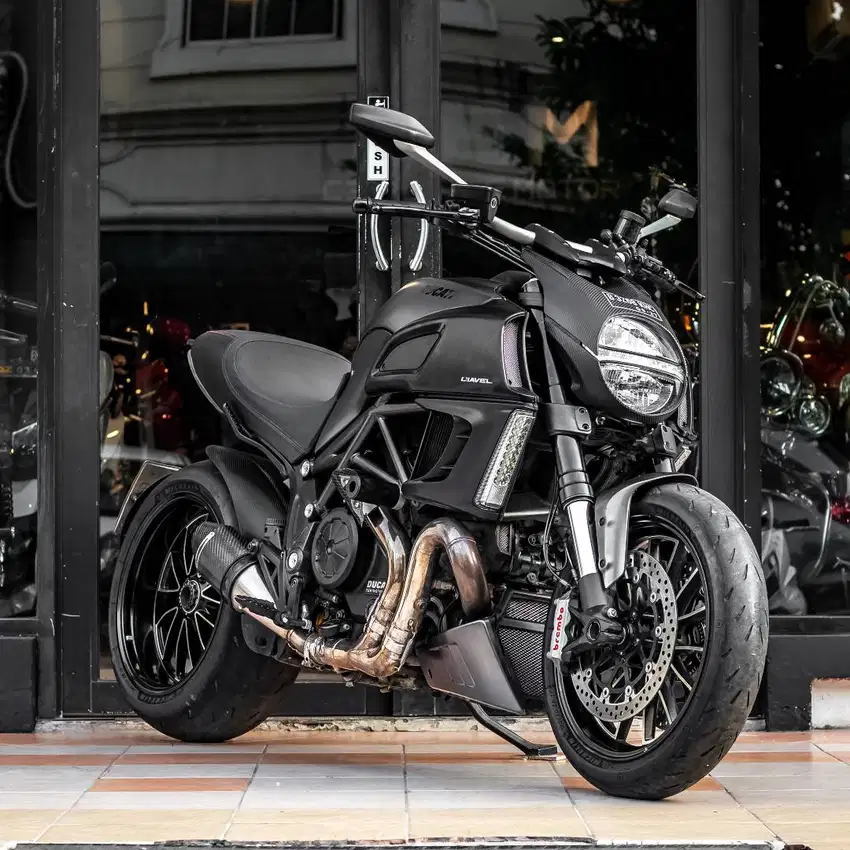 Ducati Diavel Black Base Nik 2012 TERAWAT MULUS MODIFAN SIAP GASPOL