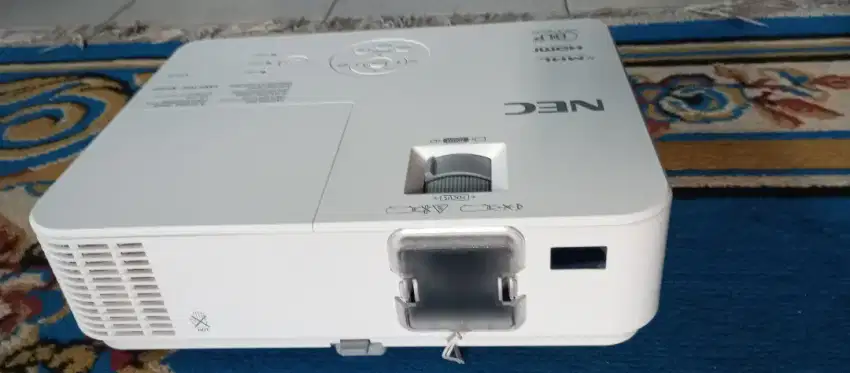 Proyektor LCD NEC