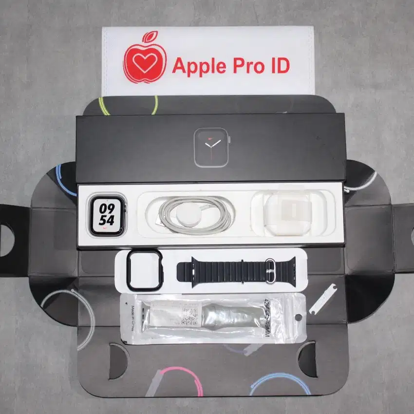 Apple Watch Series 5 44mm Gray Nike