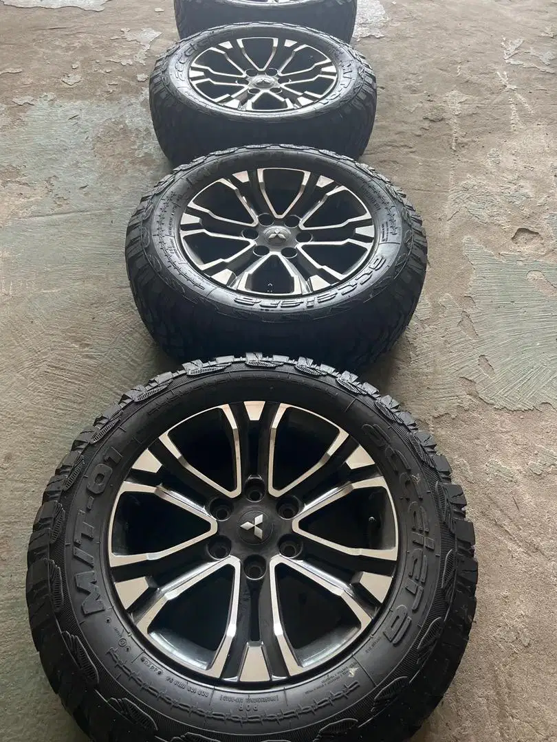 Velg dan ban pajero sport 2025