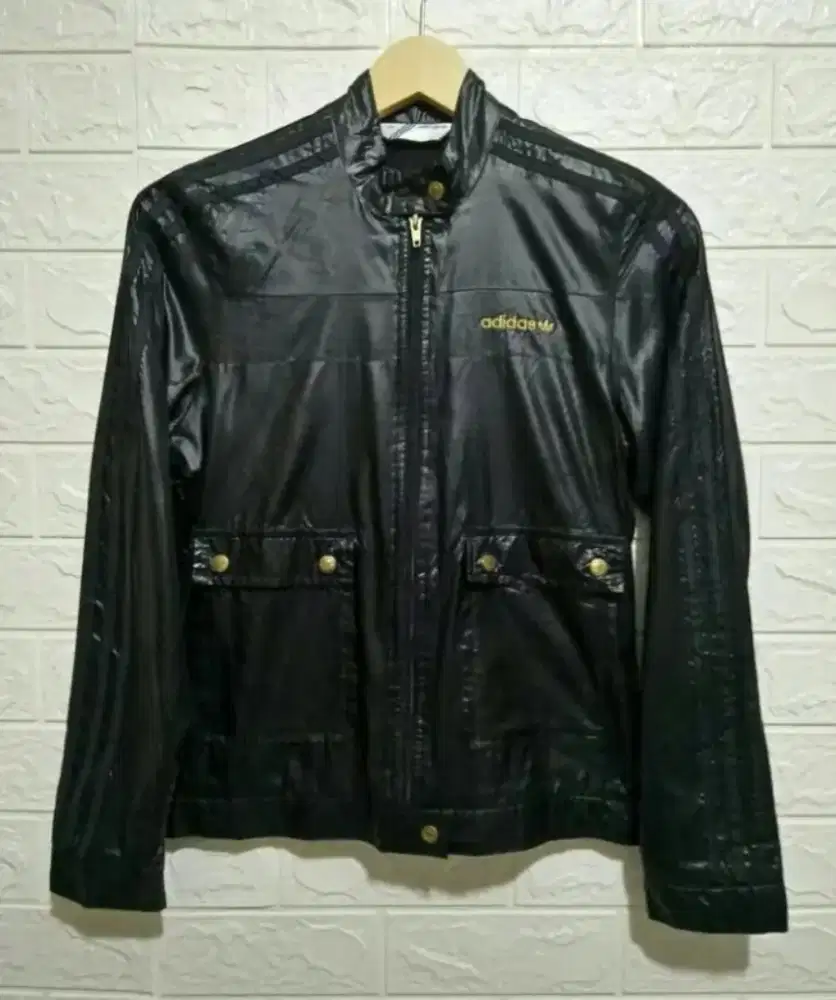 Jaket adida bekas