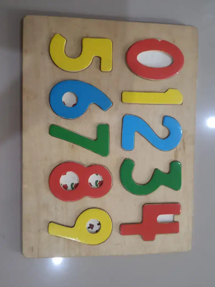 Mainan edukasi bahan kayu