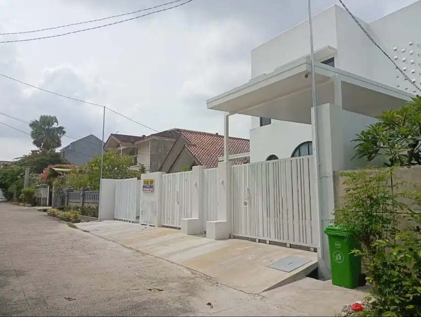 Disewakan Rumah 2 Lantai  Minimalis Modern  dan Siap Huni di Kav Polri