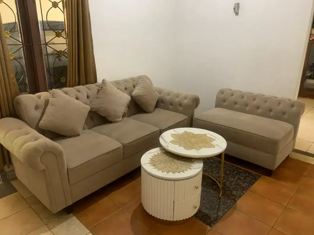 Dijual sofaa 2 set + meja