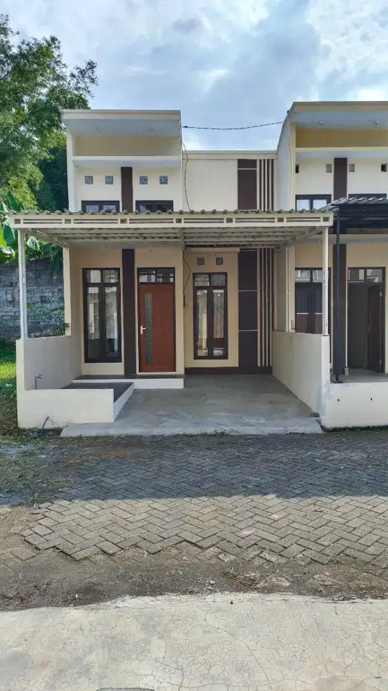 Rumah Siap Huni 1,5 Lantai Lokasi Strategis