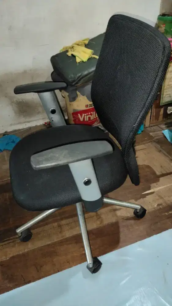 Dijual cepat borongan perabot kantor second