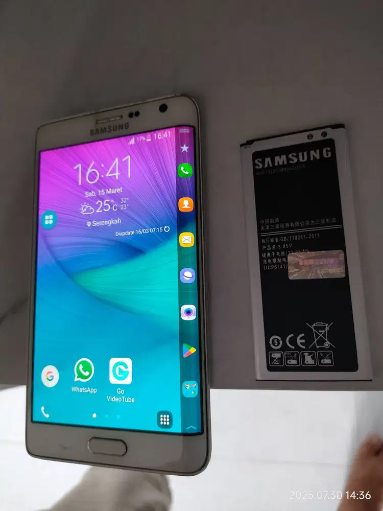 Samsung note edge (layar tepi melengkung)