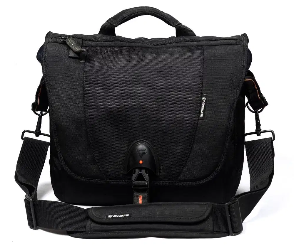 TAS KAMERA SELEMPANG MEREK VANGUARD TIPE UP-RISE 33