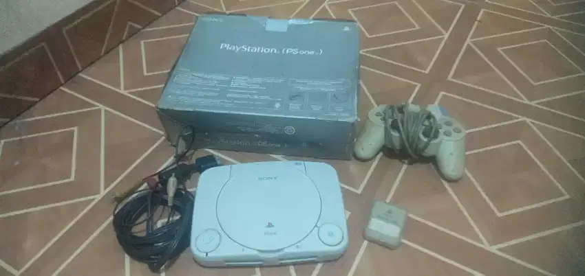 Play station 1 ( ps one )
