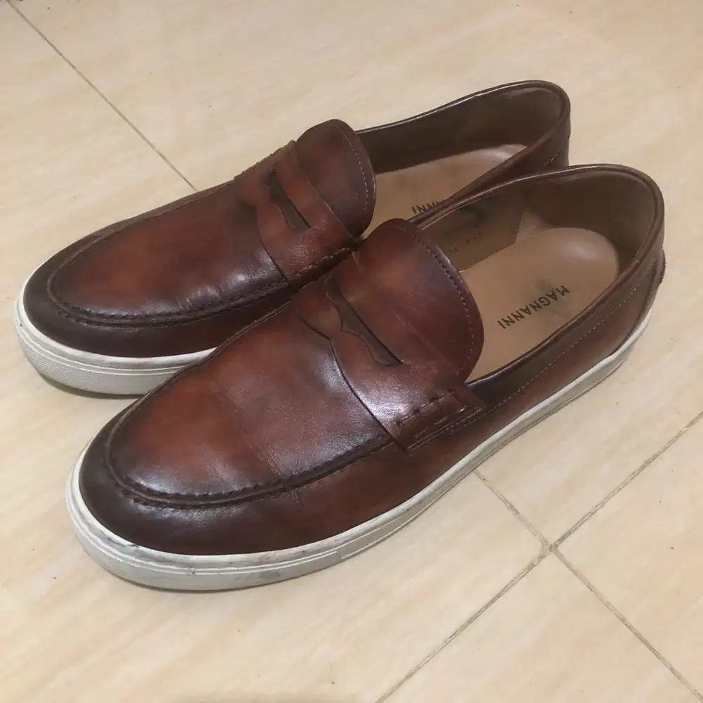 Sepatu kulit loafer sneakers MAGNANNI
