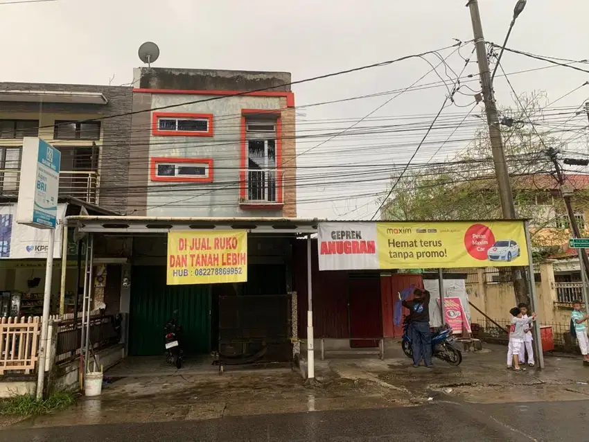 Ruko dua lantai dan Tanah lebih