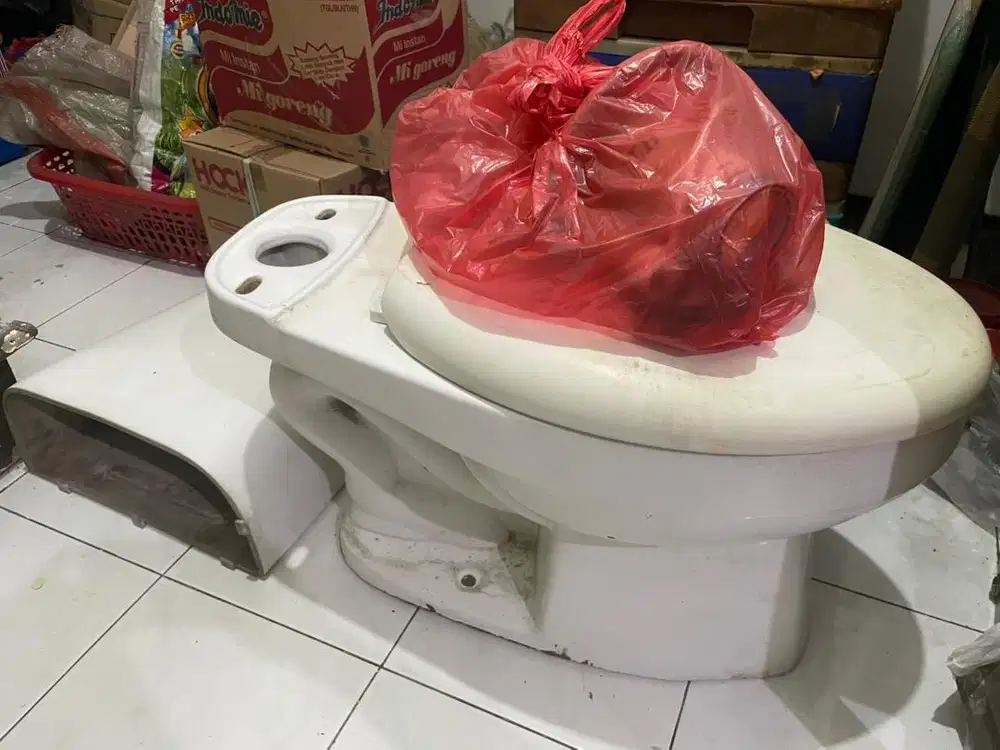Toilet baru tidak dipakai