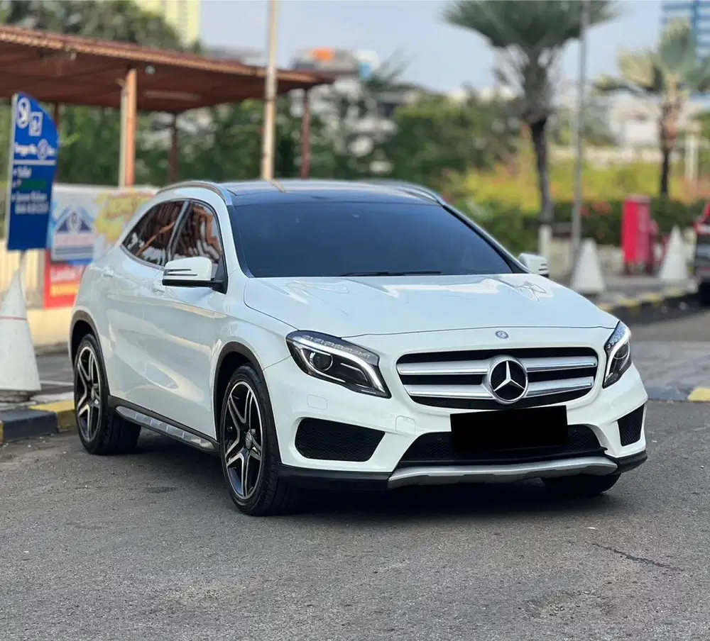 Mercedes Benz GLA200 AMG Panoramic Nik 2015 Low KM Garansi 1 Tahun