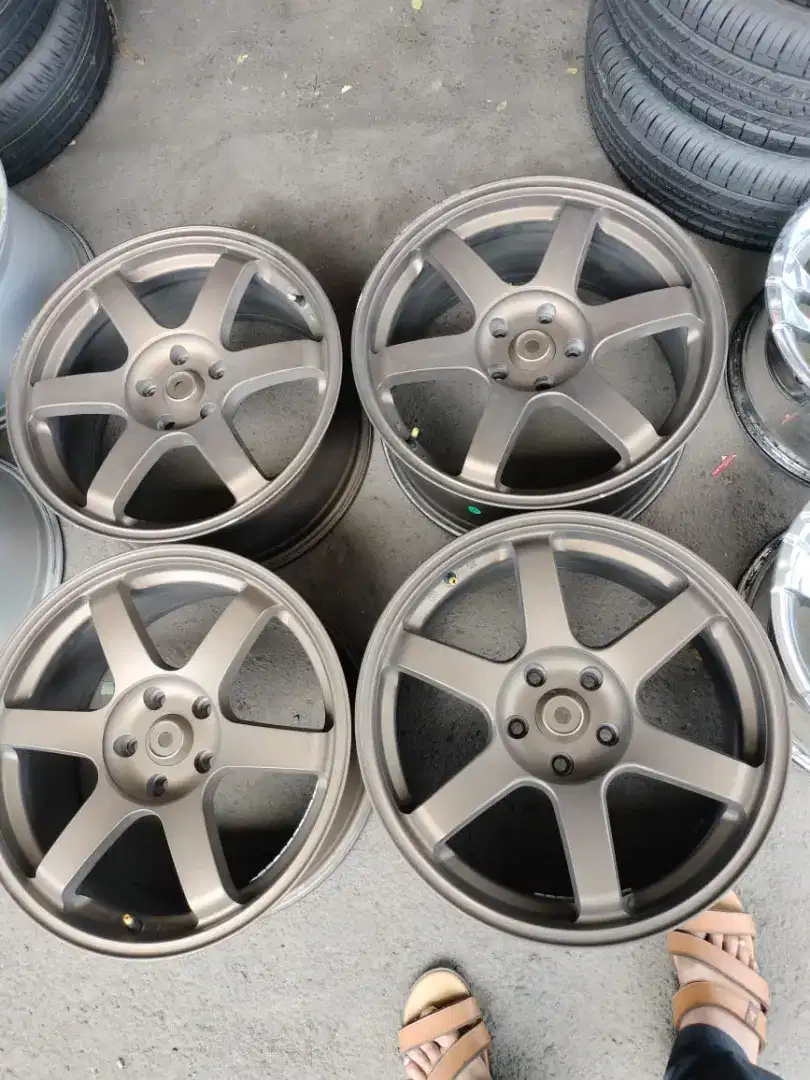 Velg ray te37 ring 18 lebar 8 pcd 5x114,3 ET 37 4pcs bekas
