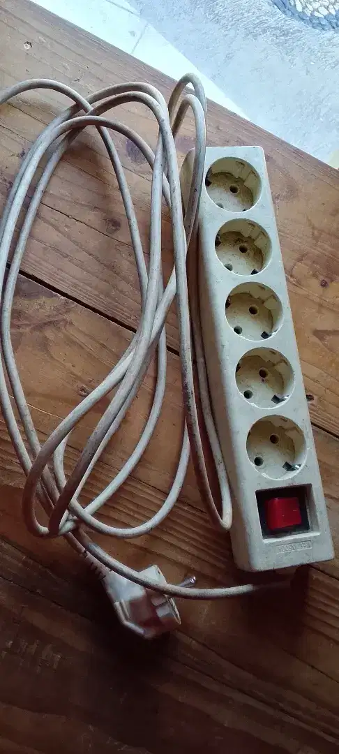 Terminal listrik 5 colokan kabel 4 meter