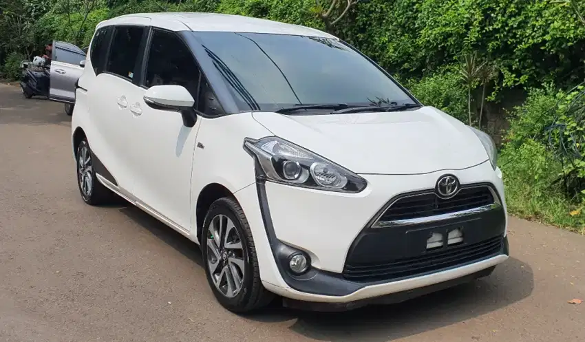 Toyota Sienta V matic 2016