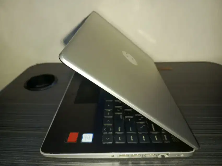 Laptop HP 14s CF1028tx