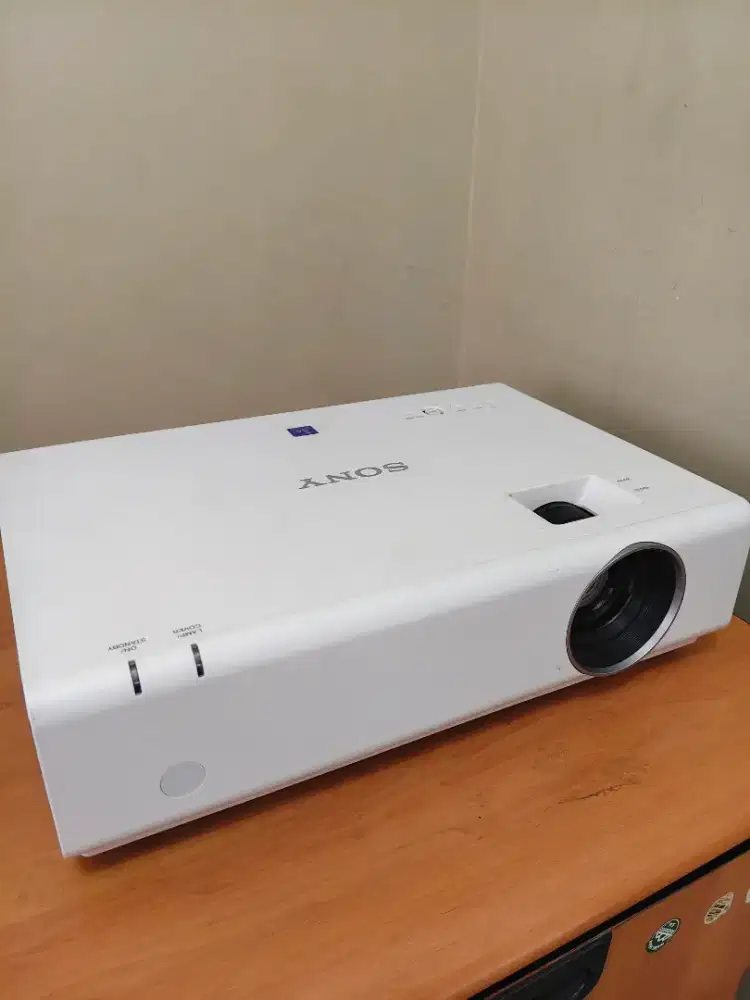 Projector Sony VPL-EX235