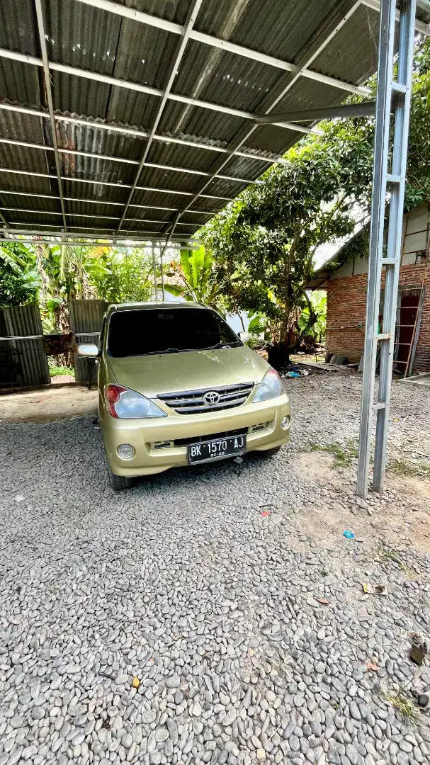 Avanza G M/T 2005 warna gold