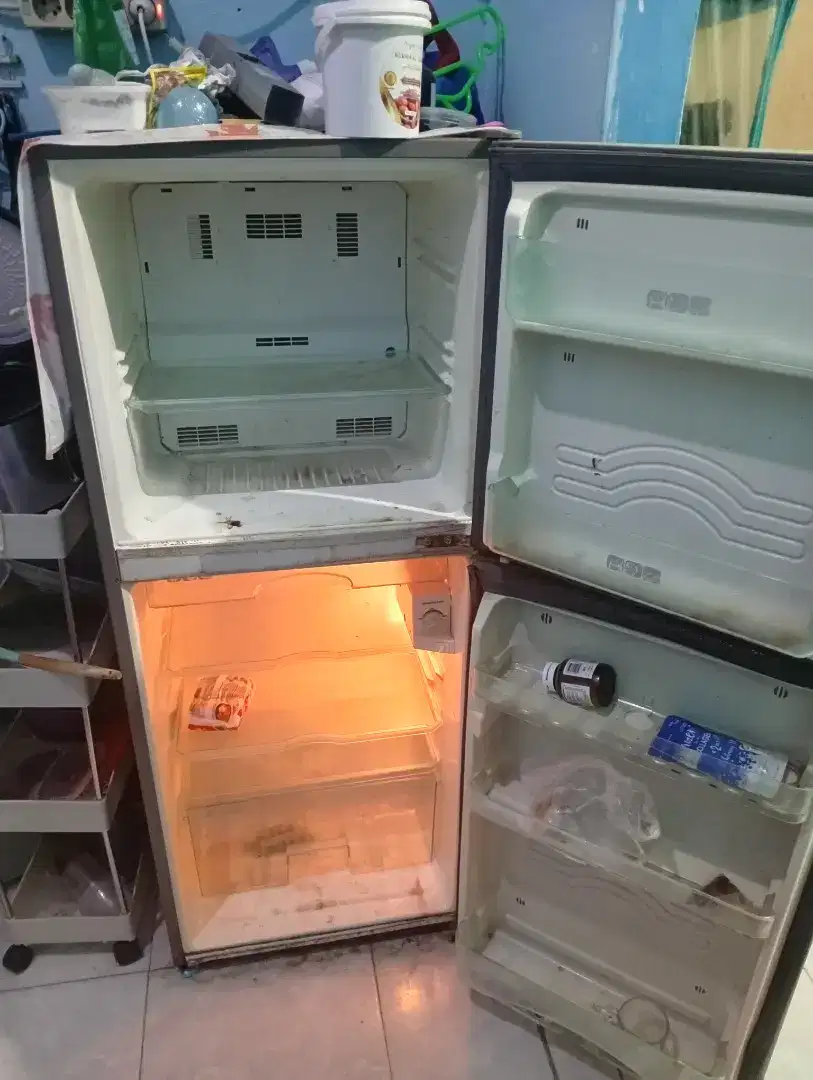 Kulkas 2 pintu merk sharp