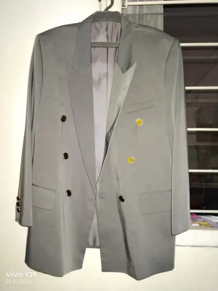 Jas formil cuma sekali pakai