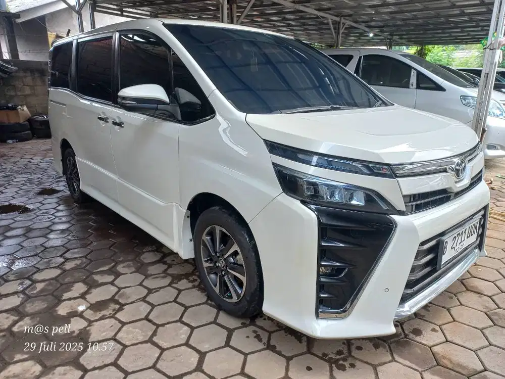 Toyota Voxy 2019 Termurah