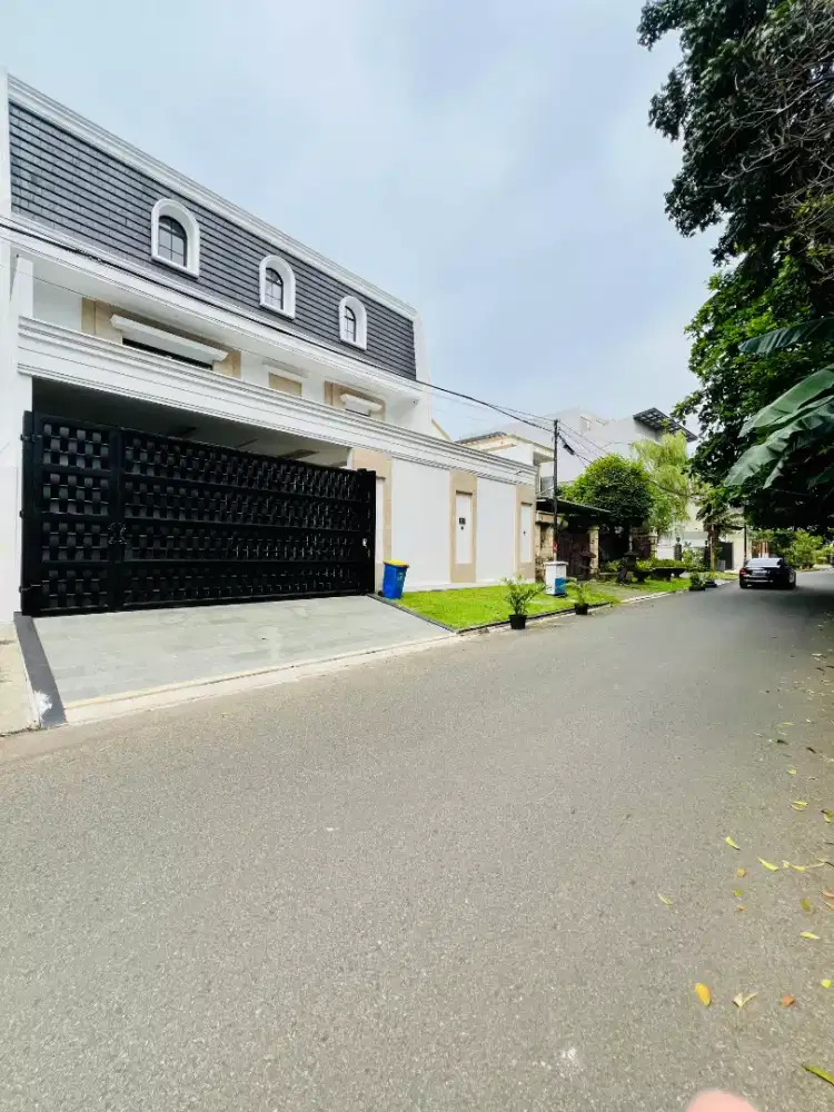 Dijual Rumah Full Furnish Ada Kolam Renang di Pondok Indah Jakarta