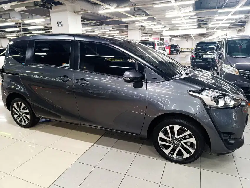 Toyota Sienta V 1.5 AT Tahun 2017/2018
