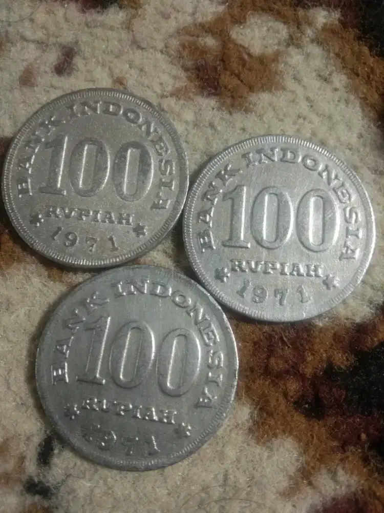 Uang Koin pecahan 100