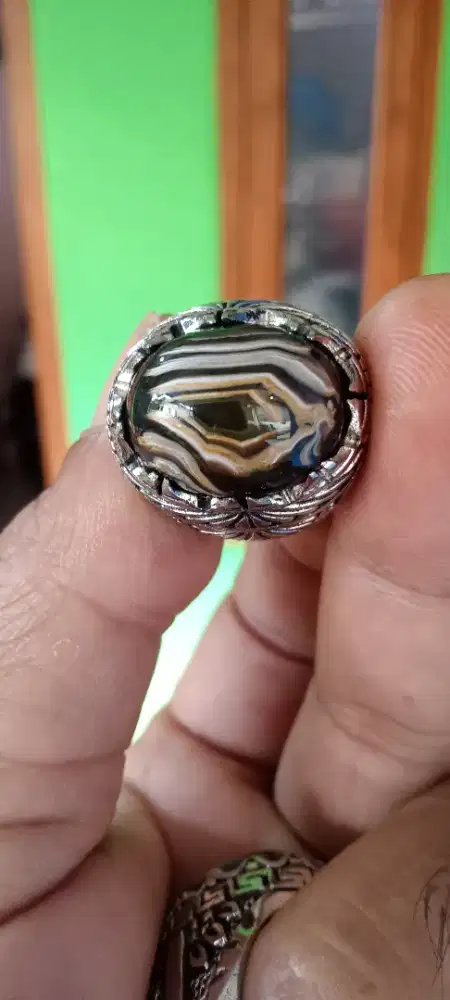 Batu akik karang Nunggal motif mata