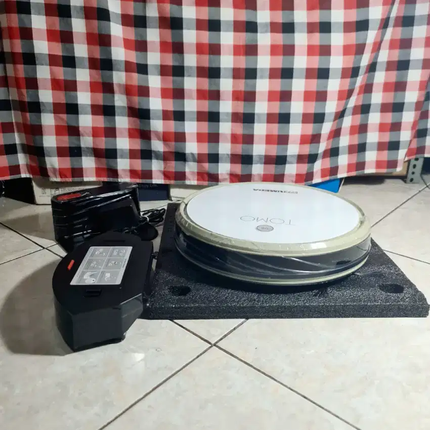 Tomo robot vacuum cleaner